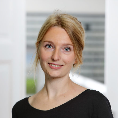 Dr. Carolin Schröder Dr. Carolin Schröder